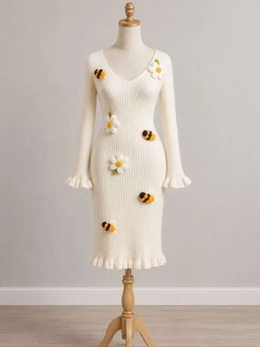 ROMWE Cream Knit Sweater Dress Floral and Bee Dress Plus Size 2xl
